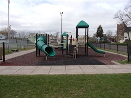 Harrisonpark2015playground2 WEB 267X200