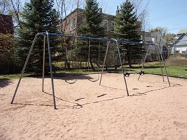 Lilliputpark2015swingset 269X202