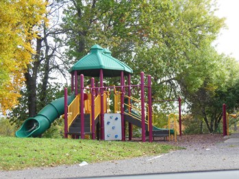 Woodlandpark2012playground3 349X262