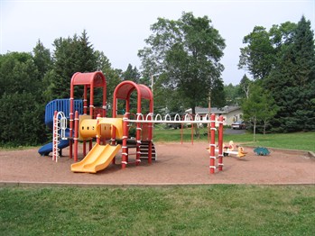 Nortonpark2005playground 349X262