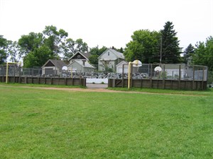 Memorialpark2005basketballcourt WEB 300X225