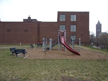 Washingtonpark2015playground2 349X262