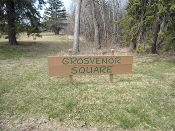 Grosvenorsquare2015sign WEB 349X262